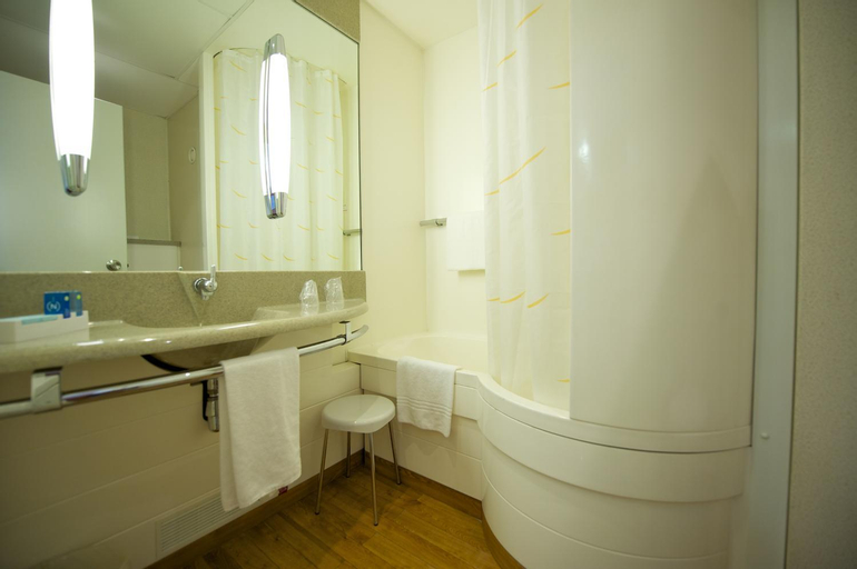 Bathroom 15