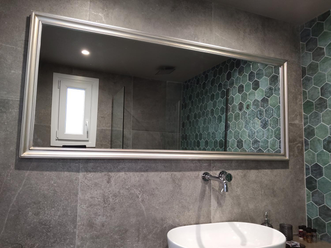 Bathroom 1, Memories of Cotton, Central Macedonia
