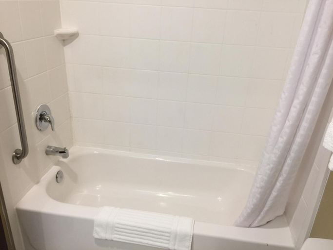 Bathroom 5, Comfort Suites Uniontown, Fayette