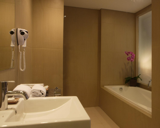 Bathroom 12