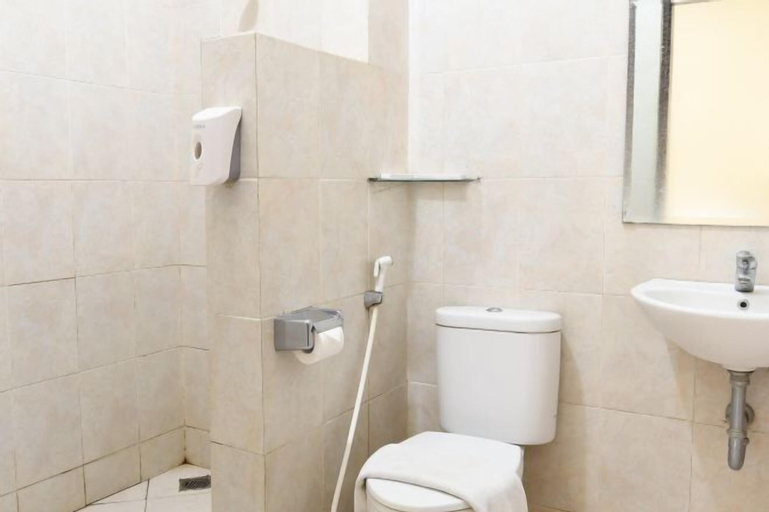 Bathroom 11