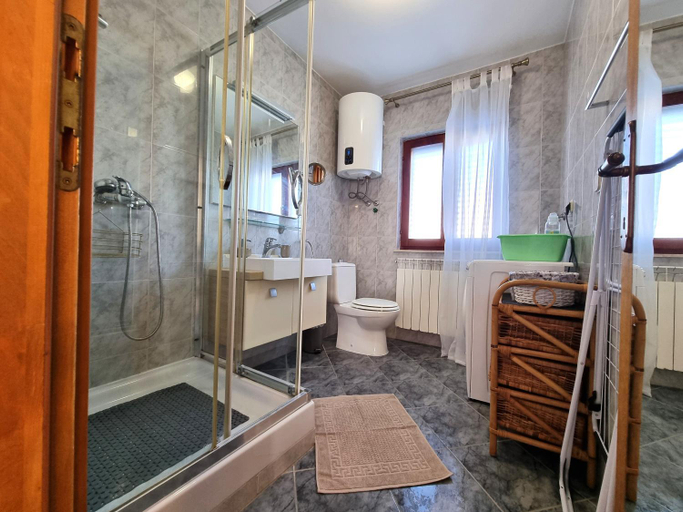 Bathroom 4, Family-friendly apartments with swimming pool Sabunike, Zadar - 20179, Privlaka