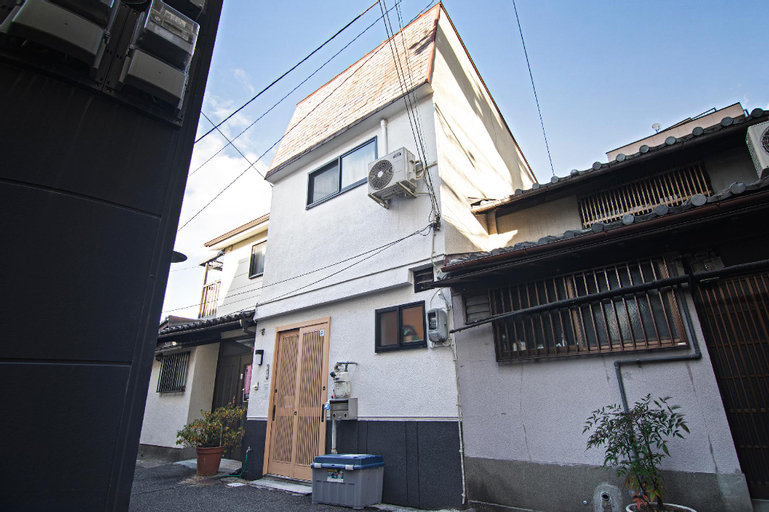 Yama House Nakatsu, Up to 10 people, 6 minutes on foot to Nakatsu Station, 4 minutes by train to Umeda!, Osaka