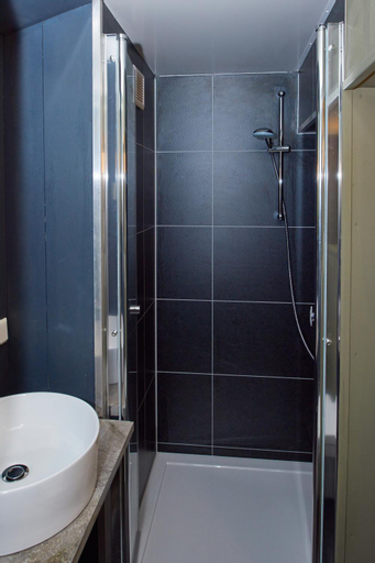 Bathroom 10
