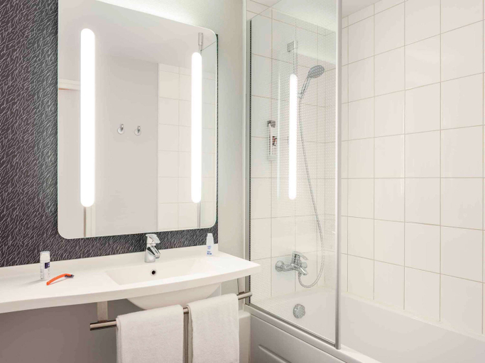 Bathroom 4, ibis Le Havre Centre, Seine-Maritime