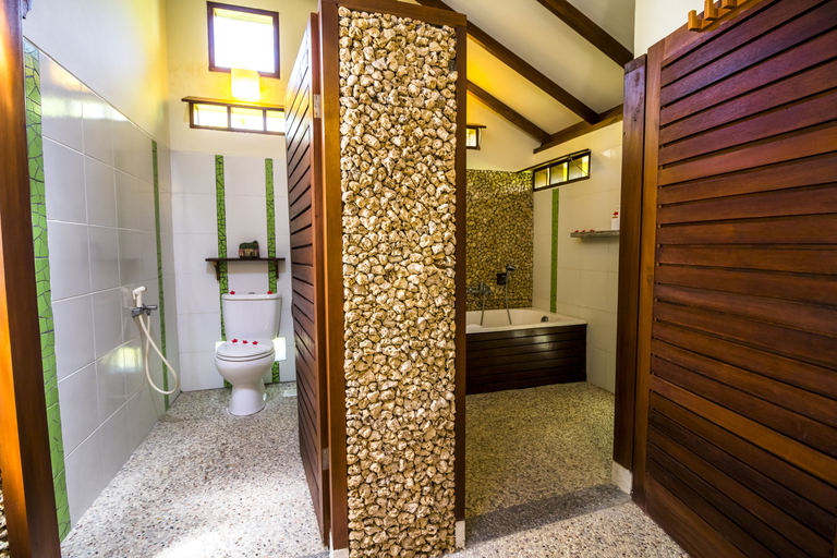 Bathroom 5, Cocotinos a Boutique Dive Resort Manado, North Minahasa