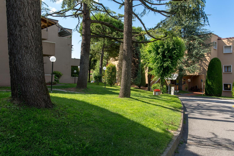 Exterior 4