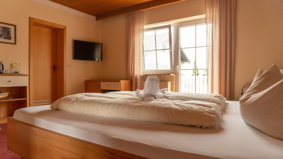 Bedroom 4, Hotel "Haus am Berg", Regen