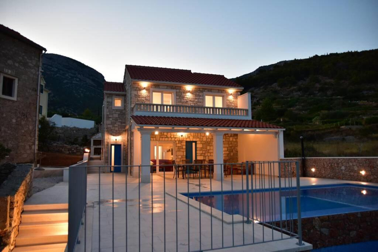 2, Villa Katarina - infinity pool with amazing view, Bol