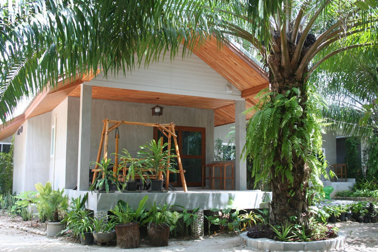 Exterior 5