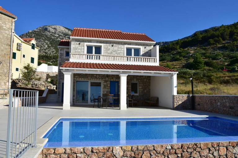 5, Villa Katarina - infinity pool with amazing view, Bol