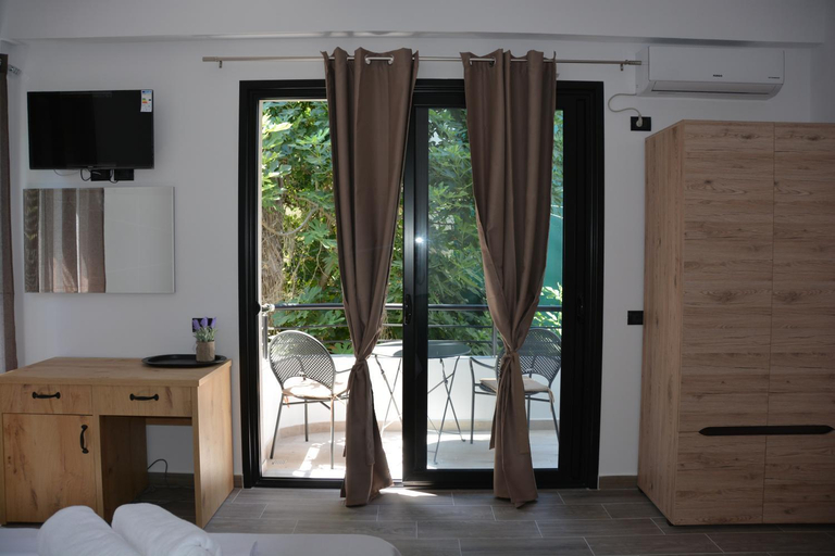 Others 3, Lungomare private rooms, Vlorës