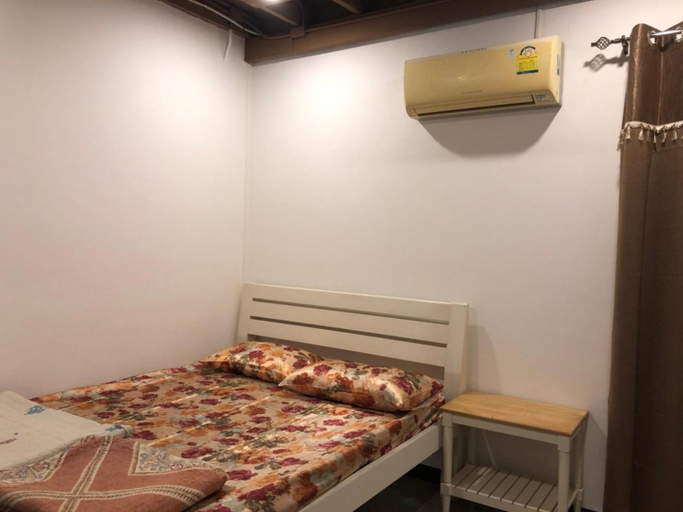 Bedroom 2, Bluefin Guesthouse, Dusit