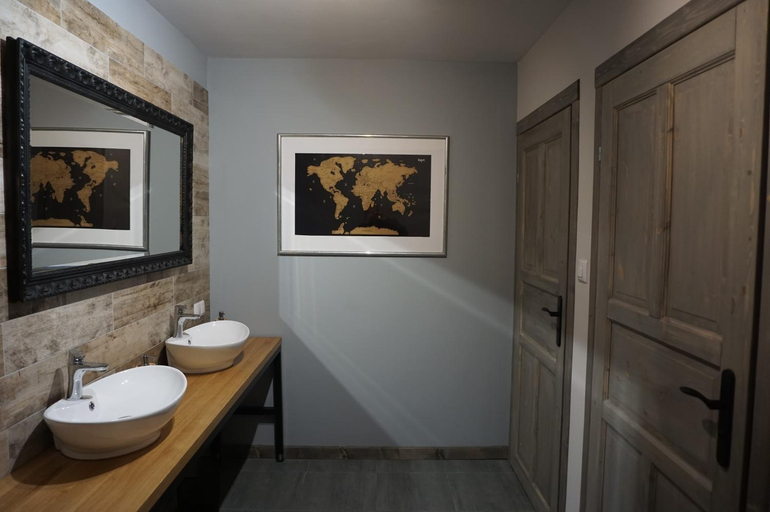 Bathroom, Powidok, Lesko