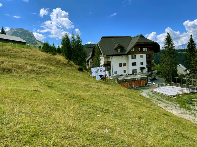The Mountain Home, Hermagor