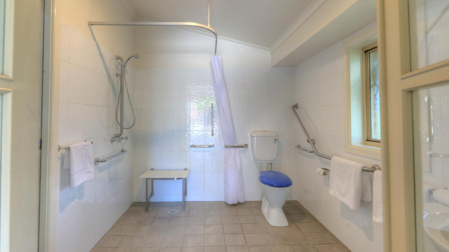 Bathroom 13