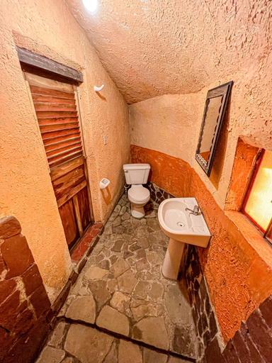 Others 2, Hostal Sol y Lago, Manco Kapac