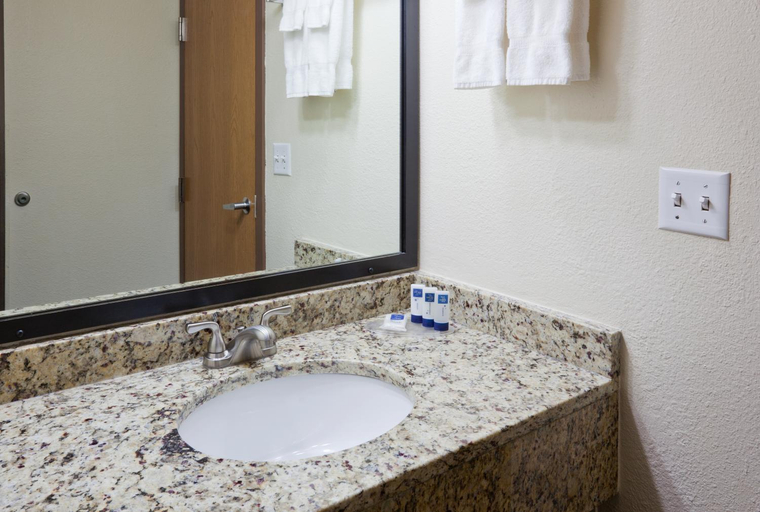 Bathroom 4, AmericInn by Wyndham Apple Valley, Dakota