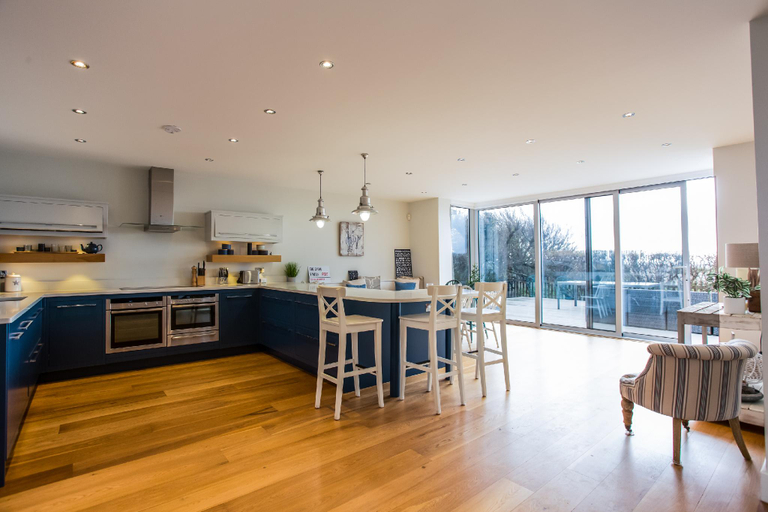Others 2, Springtide - beach front property in East Wittering, West Sussex