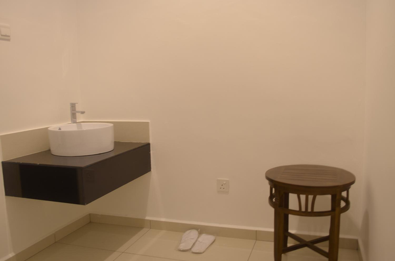 Bathroom 9