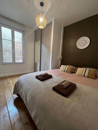 Bedroom, L'escale Niortaise - Centre-ville - 10mn Gare - WIFI - Netflix, Deux-Sèvres