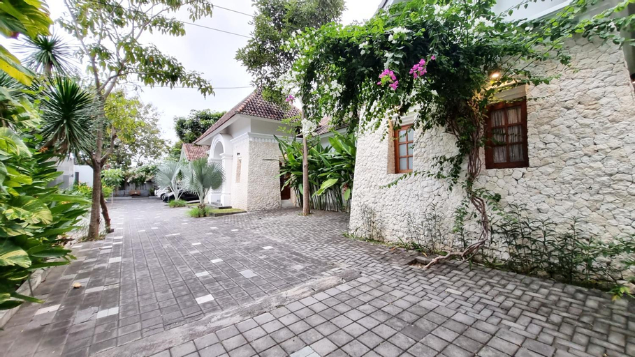 Exterior 19