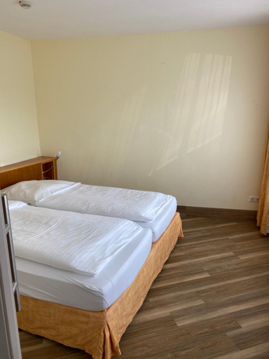 Bedroom 3, Hotel Benserhof Garni am Hafen, Wittmund