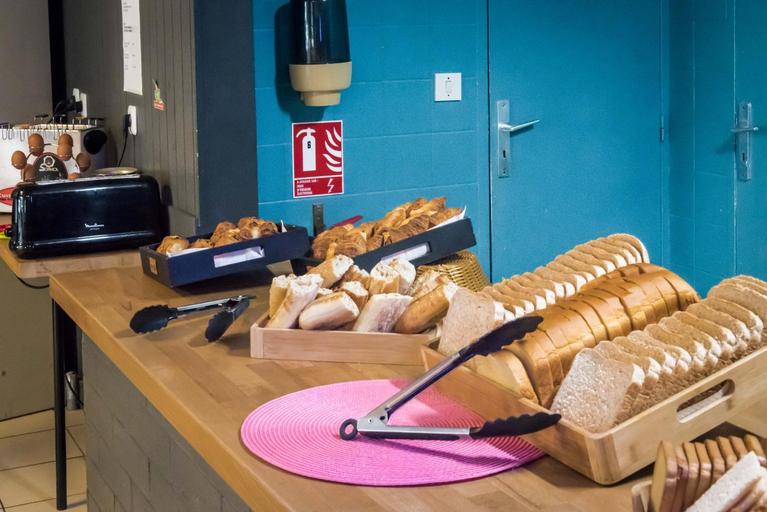 Food & Drinks 5, Brit Hotel Essentiel Limoges Nord Calme, Parking gratuit, acces rapide A20, Haute-Vienne