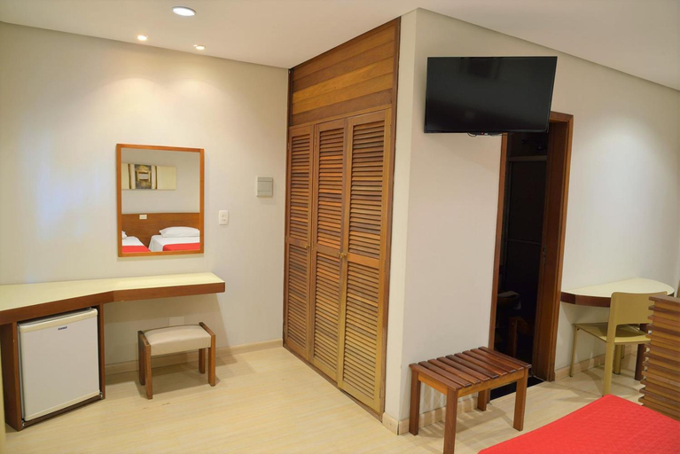 Bedroom 2, Hotel Majestic, Águas de Lindóia