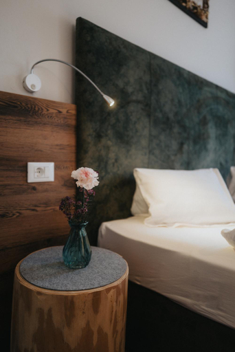 Bedroom 3, Hotel Trudnerhof im Naturpark Trudnerhorn, Bolzano