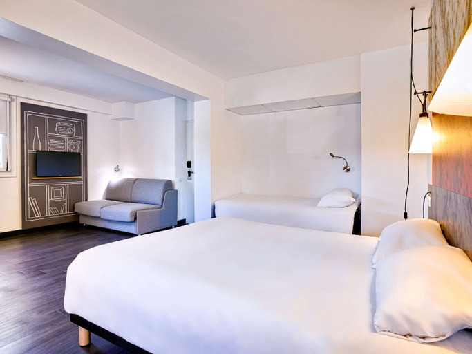 Bedroom 3, ibis La Roche sur Yon, Vendée