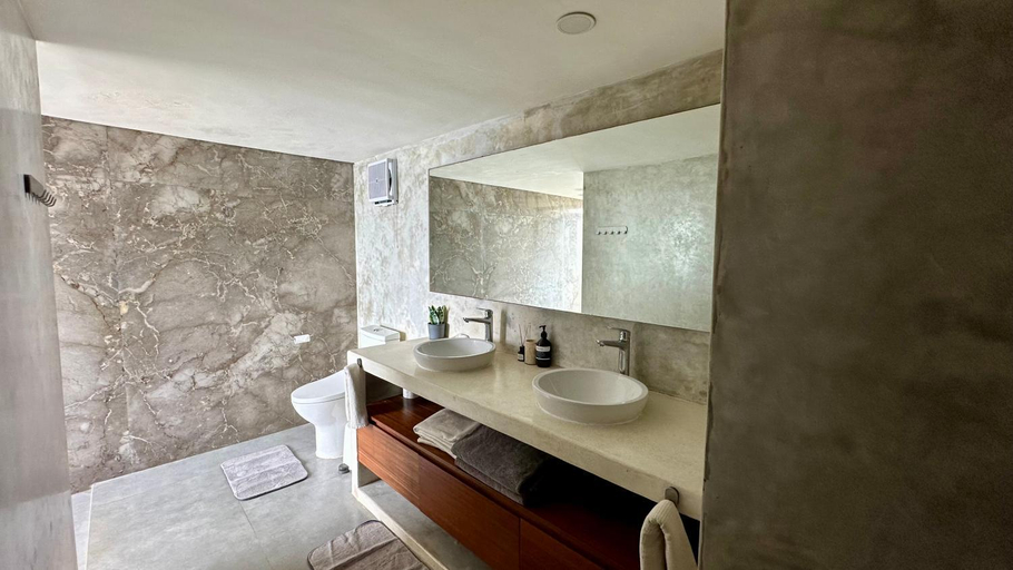 Bathroom 2, Bingin High Tide, Badung