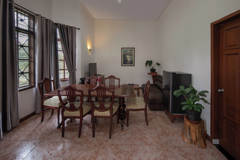 Dining Room 11