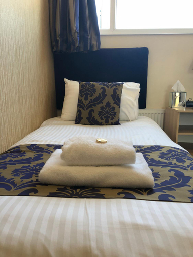 Others 3, Adelphi Guest House, Sefton