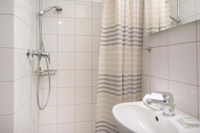 Bathroom 11