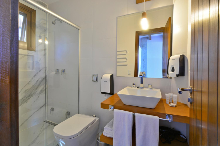 Bathroom, Villa Gardena Suites, Imbituba