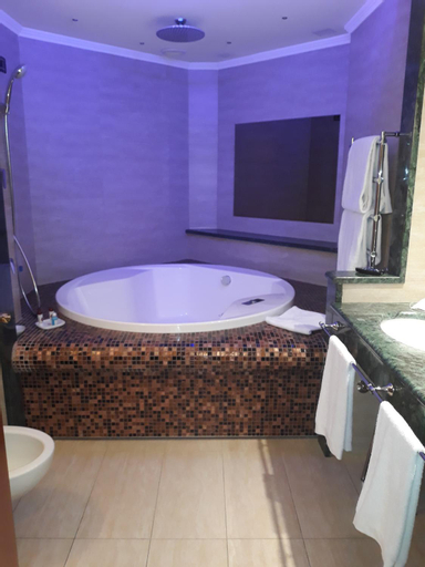 Bathroom 12