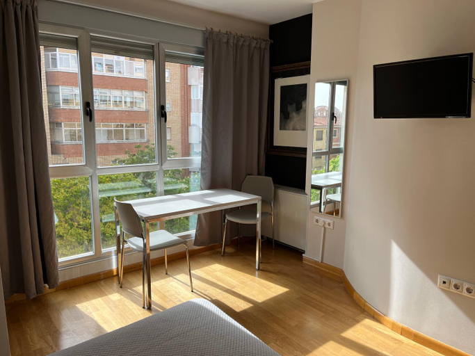 Others 5, Apartamentos León, León