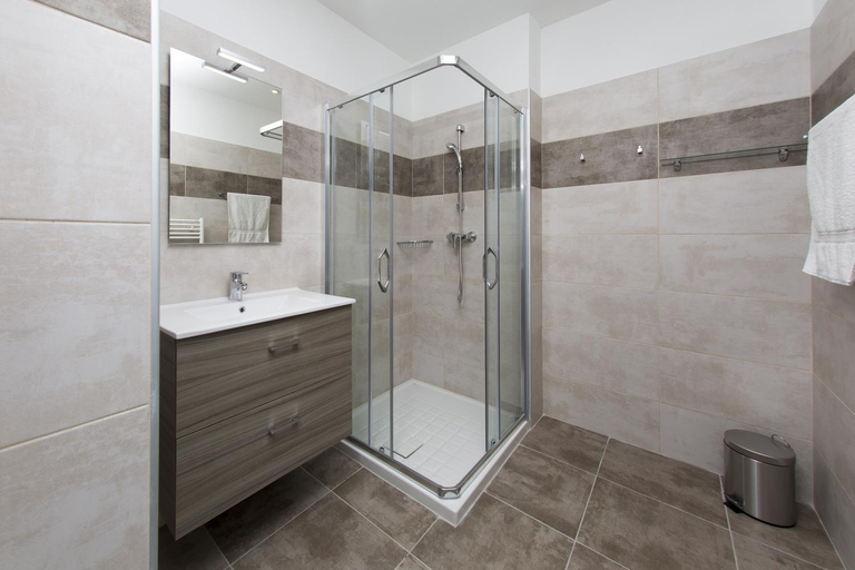 Bathroom 3, Residence Hoteliere Capu Seninu, Corse-du-Sud