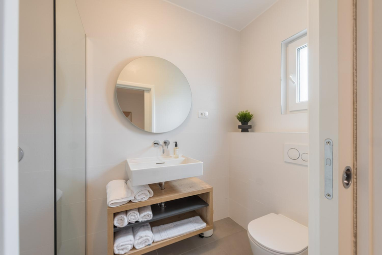 Bathroom 3, Villa Auni Grey - Heated Pool - Rooftop - Seaview - Beach, Kaštela