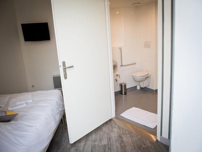 Bathroom 4, Logis Hotel Le Relais Fleuri, Aisne