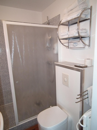 Bathroom 9