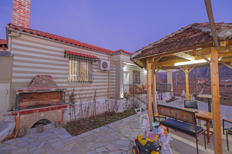 Vila 1, Korçës