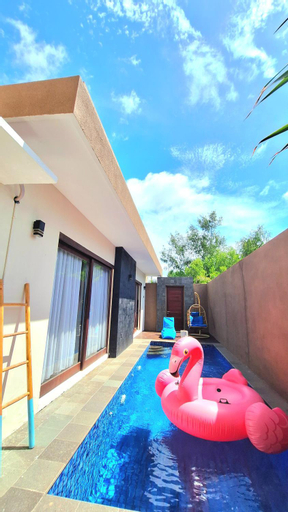 Swimming Pool 13