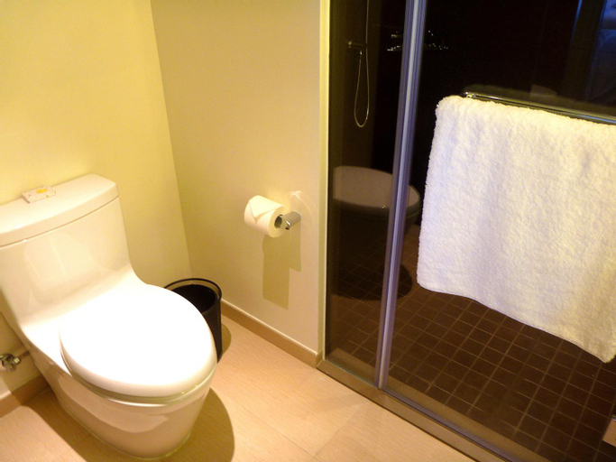 Bathroom 12
