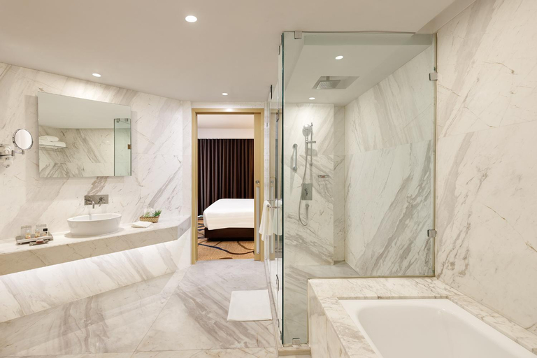 Bedroom 5, Pride Plaza Hotel, Aerocity New Delhi, West