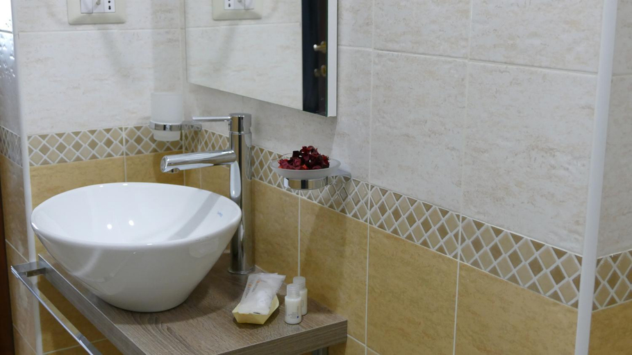 Others 5, B&B Fusorario, Catania