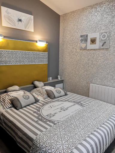 Bedroom 2, lO GORISSADO - La ferme du glandier, Dordogne