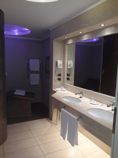Bathroom 9