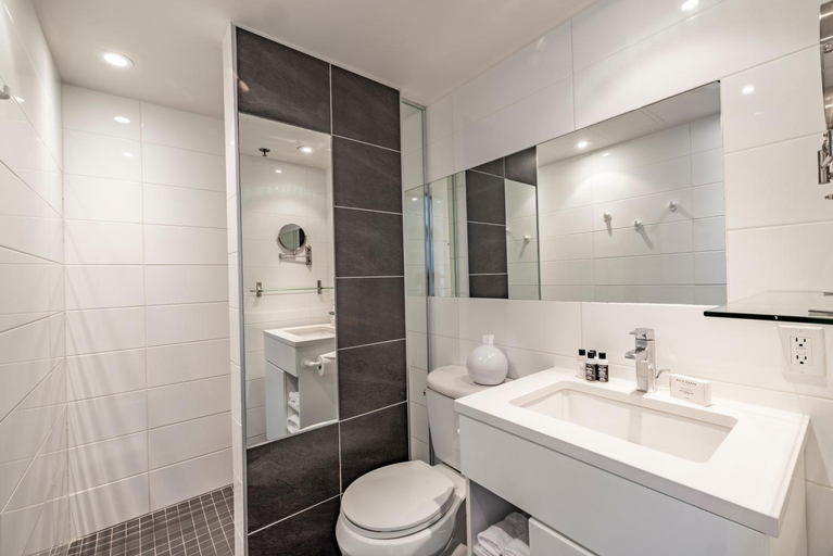 Bathroom 4, Hotel Zero 1 Montreal, Montréal
